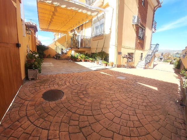 Casa adosada en Venta en Jun