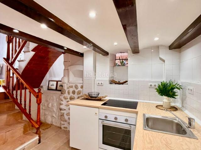 Casa adosada en venta en Ontinyent, Centro. CASA DE PUEBLO RECIEN REFORMADA PARA PERSONAS INDEPENDIENTES. Casas adosadas.