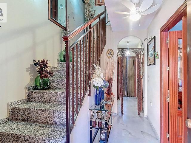 Casa adosada en venta en Ogíjares. Chalet adosado en Urbanización Lomalinda de Ogijares. Casas adosadas.