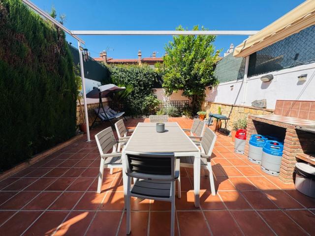Casa adosada en venta en Ogíjares. PRECIOSO ADOSADO EN OGIJARES. Casas adosadas.