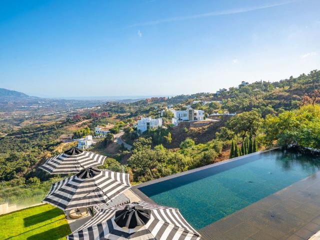 Casa adosada en venta en Marbella, Elviria. Casas adosadas.