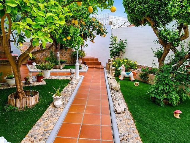 Casa adosada en venta en Olesa de Montserrat, de 145 m² 3 habitaciones por 440.000