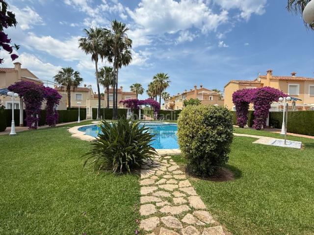 Casa adosada en venta en Oliva, Oliva Nova. Adosado en Oliva Nova a solo 100 metros de la playa. Casas adosadas.