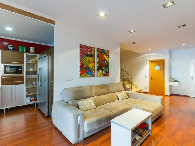 Casa adosada en venta en Oliva, Oliva Pueblo. Adosado moderno y acogedor junto al Conservatorio de Oliva. Casas adosadas.