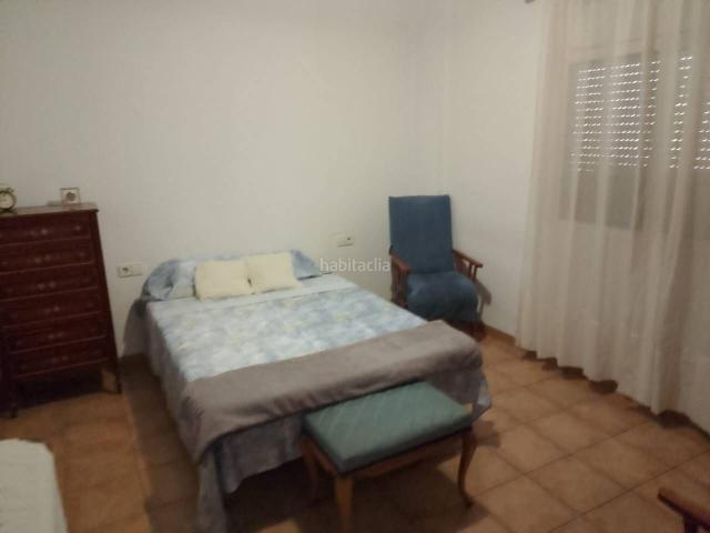 Casa adosada en venta en Oliva, Oliva Pueblo. Gran casa con un patio de 90m, dos plantas, garaje e infinitas posibilidades. Casas adosadas.