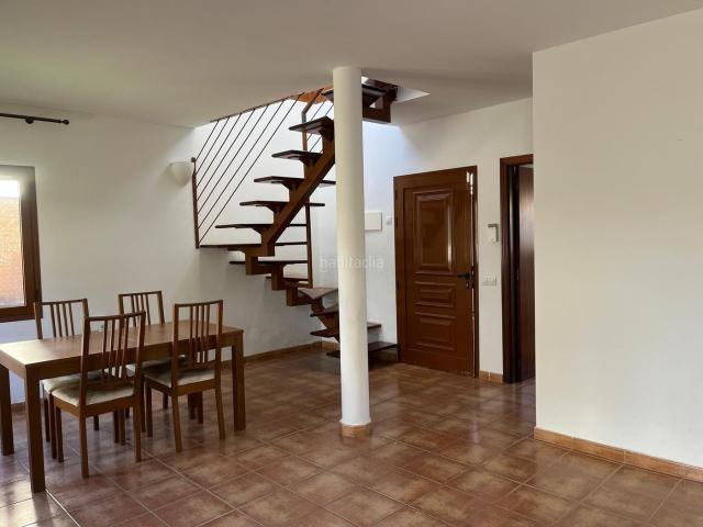 Casa adosada en venta en Oliva La, Corralejo. CHALET PAREADO EN VENTA, URB. PUEBLO CANARIO, ZONA TAMARAGUA, CORRALEJO. Casas adosadas Oliva.