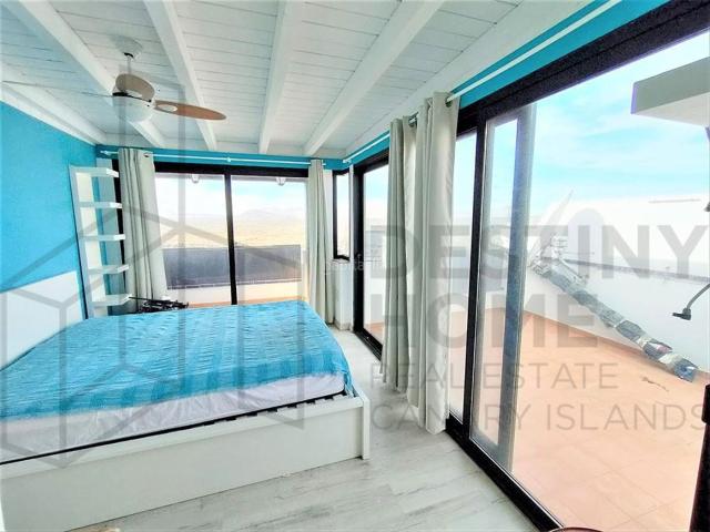 Casa adosada en venta en Oliva La, Corralejo. Espectacular chalet de 4 dormitorios en Marina Village, Corralejo. Casas adosadas Oliva.
