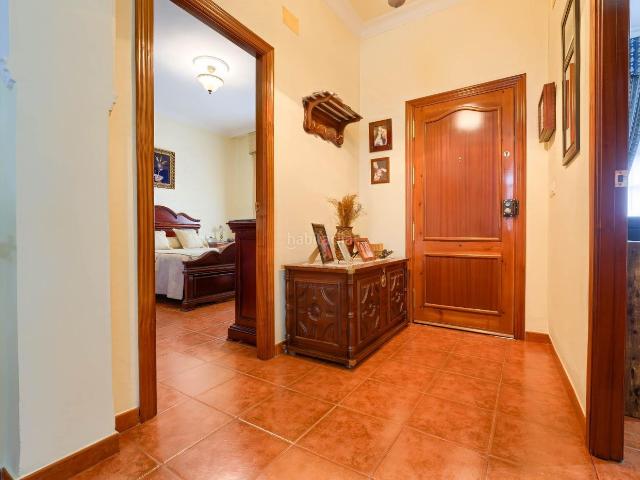 Casa adosada en venta en Olivares. Amplia vivienda con parcela de 2.339 m2 y construcción auxiliar de 114 m2 en Olivares. Casas adosadas.