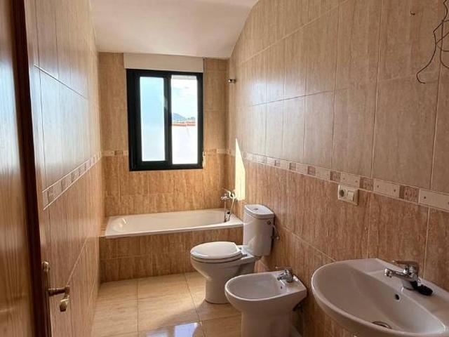 Casa adosada en Venta en Olivenza
