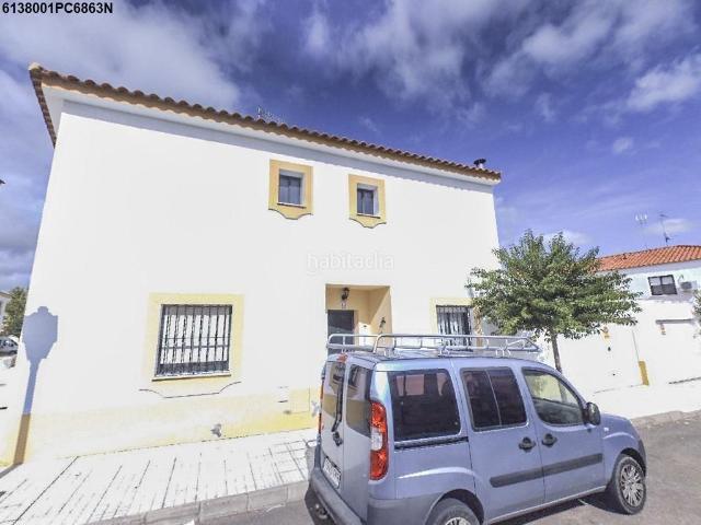 Casa adosada en venta en Olivenza. Se vende Adosado en la provincia de Badajoz sin Posesión. Casas adosadas.