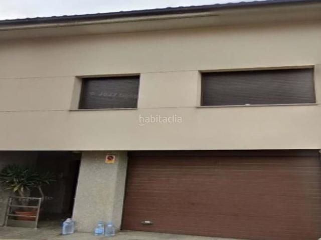 Casa adosada en venta en Olot. CASA OCUPADA. Casas adosadas.