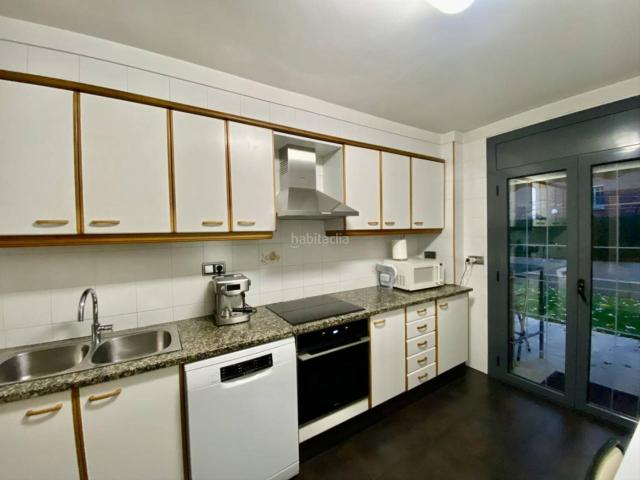Casa adosada en venta en Olot. CHALET ADOSADO EN OLOT ZONA VIAL SANT JORDI. Casas adosadas.