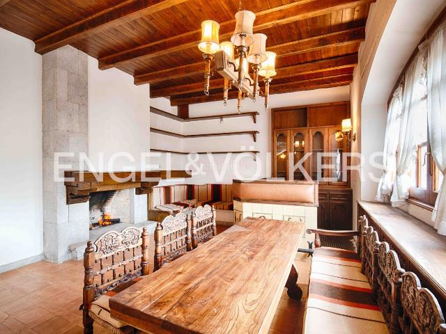 Casa adosada en venta en Ordis. Casa con jardín y piscina en Ordis. Casas adosadas.