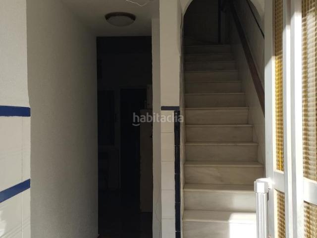 Casa adosada en venta en Orihuela, Orihuela Ciudad. Casa adosada amueblada con tres plantas. Casas adosadas.