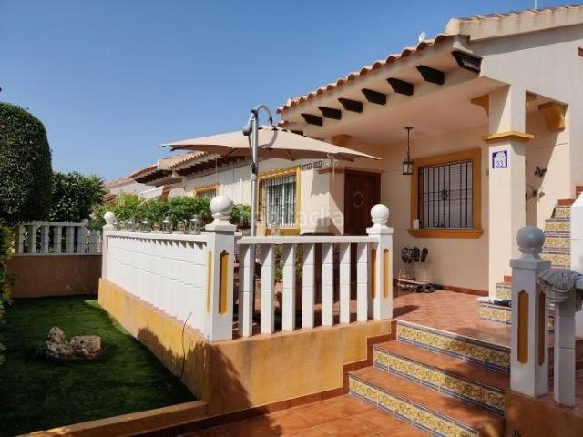 Casa adosada en venta en Orihuela, Lomas de Cabo Roig Los Dolses. BUNGALOW DE 2 DORMITORIOS 1 BAÑO, EN LOMAS DE CABO ROIG ORIHUELA COSTA. Casas adosadas.