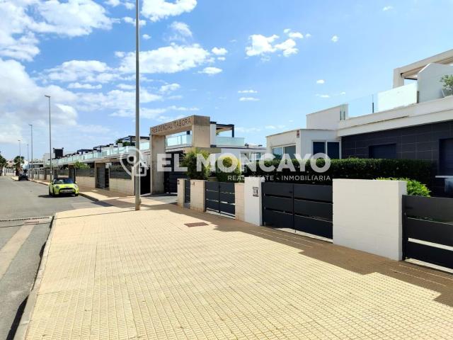Casa adosada en venta en Orihuela, Lomas de Cabo Roig Los Dolses. Fantástica vivienda adosada en exclusiva urbanización junto a Orihuela Costa, Alicante, Costa Blanca. Casas adosadas.
