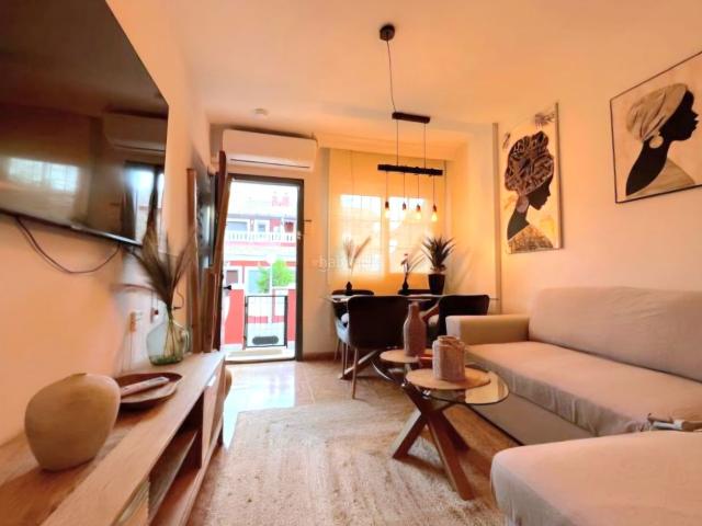 Casa adosada en venta en Orihuela, Los Almendros. Adosado de tres dormitorios en la prestigiosa y tranquila zona de Villamartín, Orihuela Costa. Cerca de campos de golf, piscina co. Casas adosadas.