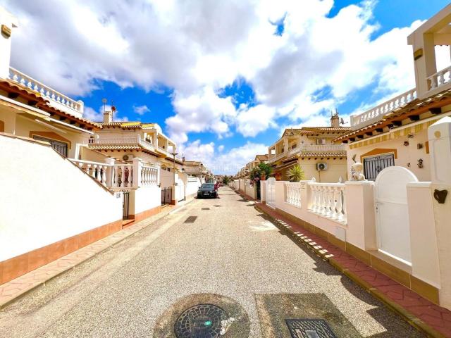 Casa adosada en venta en Orihuela, Los Balcones y los Altos. Casas adosadas.