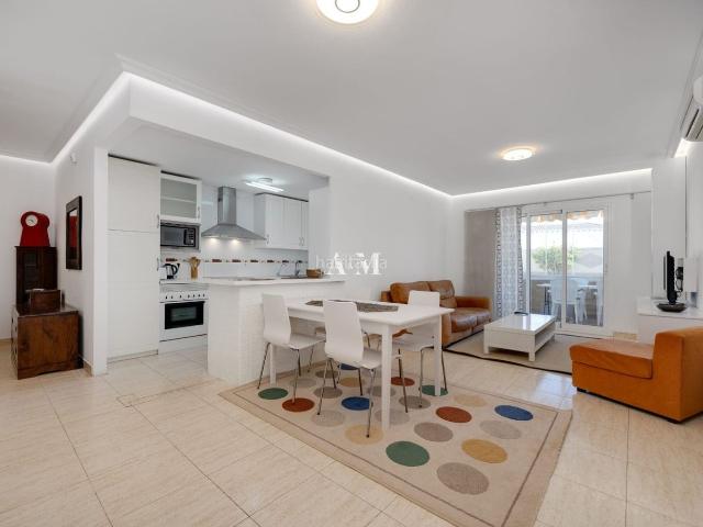 Casa adosada en venta en Orihuela, Los Balcones y los Altos. SE VENDEEncantadora casa adosada ubicada en Orihuela Costa, Punta Prima, muy cerca de todos los servicios y comercios. A menos de. Casas.