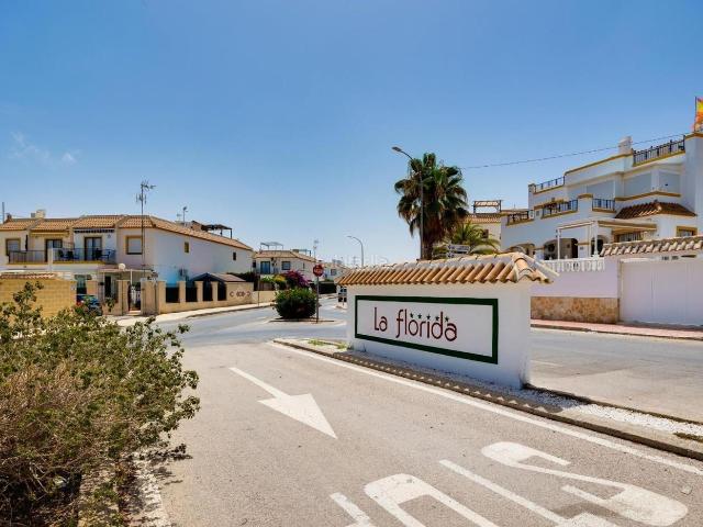 Casa adosada en venta en Orihuela, La Florida. vivienda 3 en 1 en La Florida. Casas adosadas.