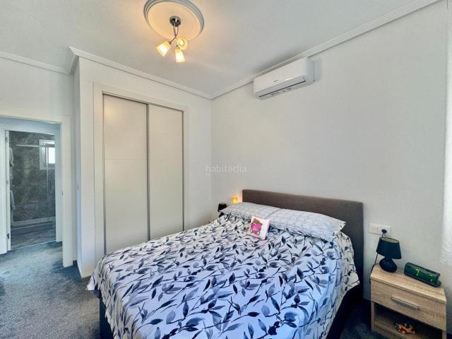 Casa adosada en venta en Orihuela, La Florida. Vivienda lista para entrar a vivir con piscina privadaEsta preciosa vivienda independiente, completamente reformada, se encuentra. Casas adosadas.
