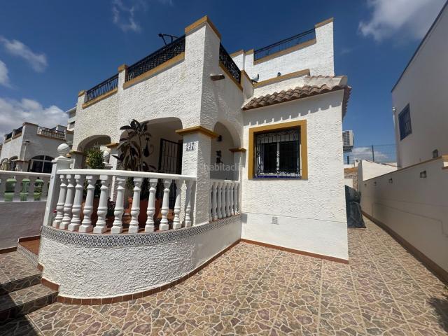 Casa adosada en venta en Orihuela, La Florida. Casas adosadas.
