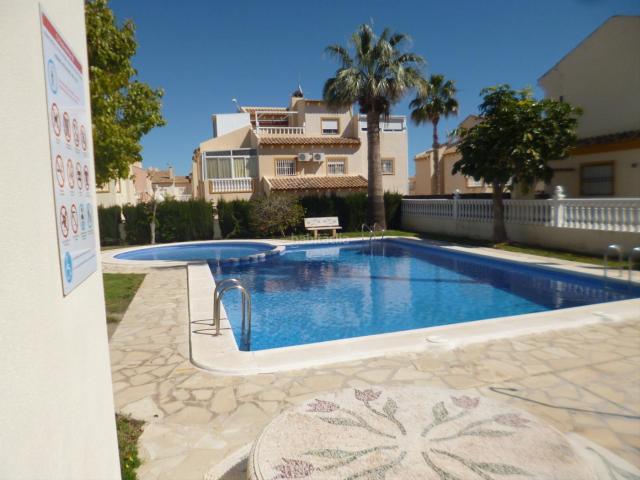 Casa adosada en venta en Orihuela, La Zenia. Casas adosadas.