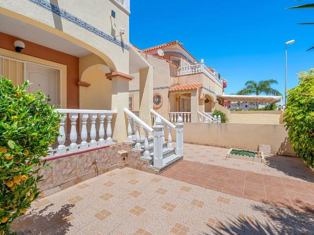 Casa adosada en venta en Orihuela, La Zenia. Casas adosadas.