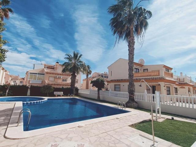 Casa adosada en venta en Orihuela, La Zenia. Casas adosadas.