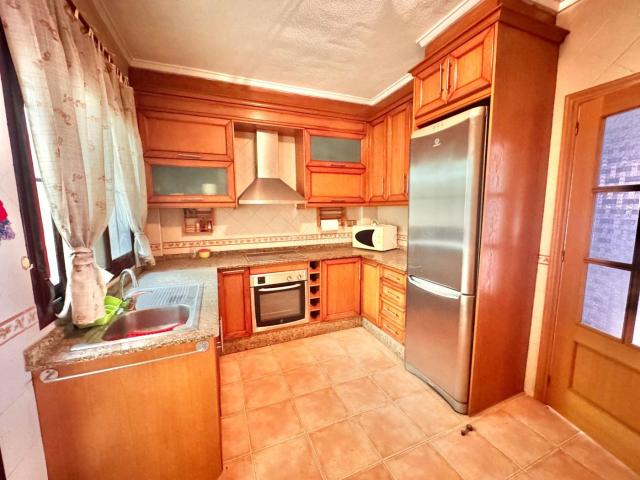 Casa adosada en venta en Orihuela, Molins Campanete San Bartolomé. IMPRESIONANTE DUPLEX EN ORIHUELA, PARA ENTRAR A VIVIR, AMPLIO, CON TERRAZA, BALCÓN,GARAJE VISITELO!. Casas adosadas.