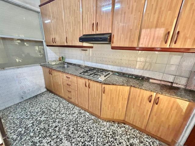 Casa adosada en venta en Orihuela, Montepinar La Aparecida Raiguero. Increíble casa a tan solo 7 min de Orihuela con parcela, garaje para varios coches precisa reforma, por eso el precio. Pida.