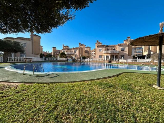 Casa adosada en venta en Orihuela, Playa Flamenca. Casas adosadas.