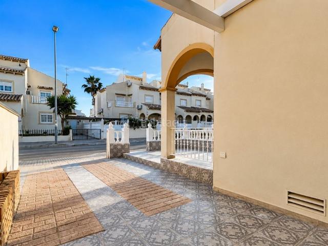 Casa adosada en venta en Orihuela, Playa Flamenca. Casas adosadas.