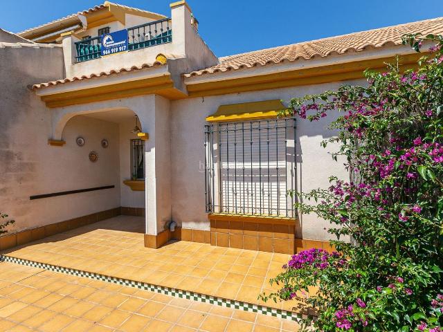 Casa adosada en venta en Orihuela, Playa Flamenca. Casas adosadas.