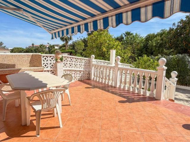 Casa adosada en venta en Orihuela, Playa Flamenca. Adosado en venta en Playa Flamenca, 3 dormitorios. Casas adosadas.