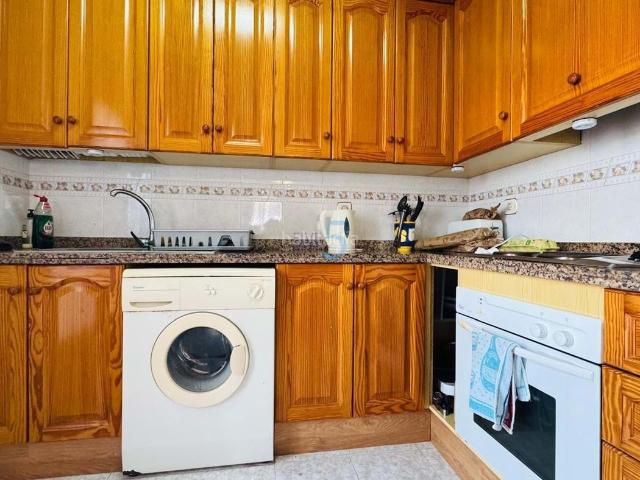 Casa adosada en venta en Orihuela, Playa Flamenca. Esta preciosa casa adosada de tres dormitorios y dos baños está situada en Playa Flamenca, cerca de todas las comodidades esencial. Casas adosadas.