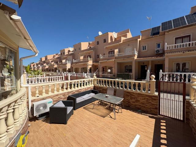 Casa adosada en venta en Orihuela, Playa Flamenca. Espectacular chalet adosado en La Zenia, Orihuela Costa. Casas adosadas.