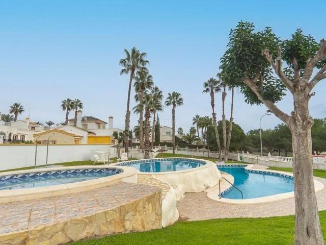 Casa adosada en venta en Orihuela, Villamartín Las Filipinas. Casas adosadas.