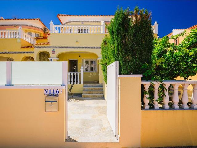 Casa adosada en venta en Orihuela, Villamartín Las Filipinas. Casas adosadas.