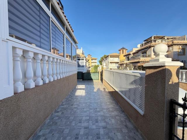 Casa adosada en venta en Orihuela, Villamartín Las Filipinas. Casas adosadas.
