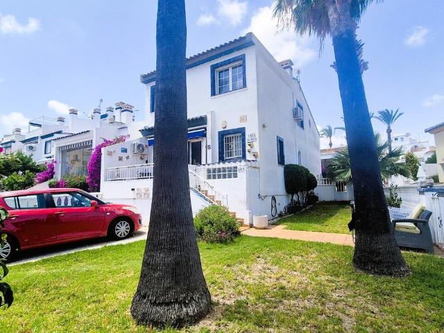 Casa adosada en venta en Orihuela, Villamartín Las Filipinas. Casas adosadas.