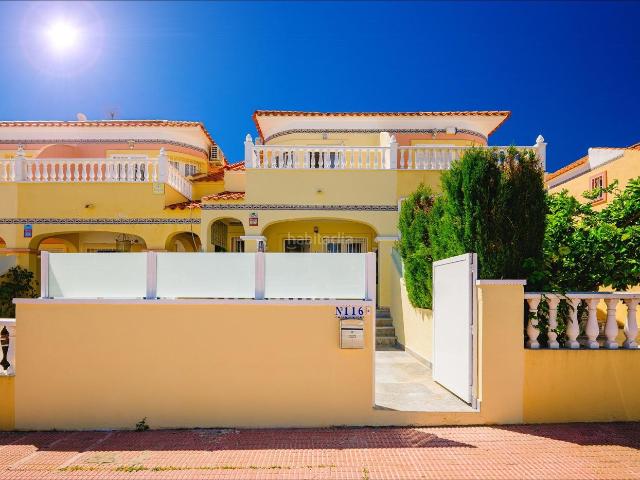 Casa adosada en venta en Orihuela, Villamartín Las Filipinas. Se vende adosado totalmente reformado en la zona de Las Filipinas, Orihuela Costa, una ubicacioacuten demandada y coacutemoda con. Casas.