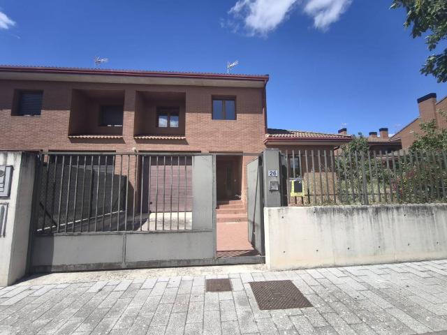 Casa adosada en Venta en Orkoien
