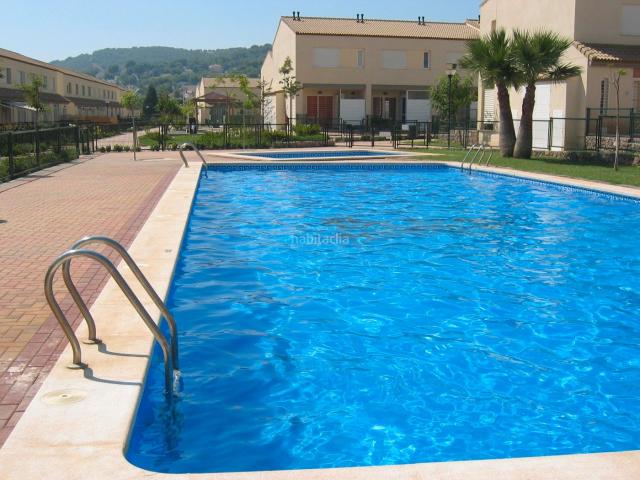 Casa adosada en venta en Oropesa del Mar, El Balcó Jaume I. Adosado con parcela en urbanización con piscina. Casas adosadas Oropesa del.