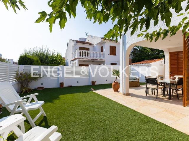 Casa adosada en venta en Oropesa del Mar, Playa Morros de Gos. CHALET ADOSADO DÚPLEX EN LA PLAYA MORRO DE GOS. Casas adosadas Oropesa del.