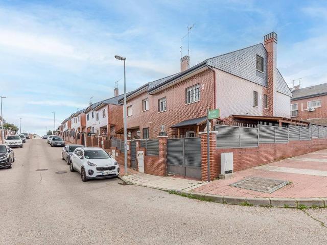 Casa adosada en Venta en Loeches
