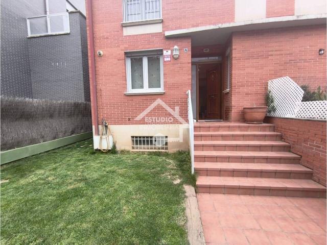Casa adosada en venta en Logroño, Portillejo Valdegastea. Venta de chalet adosado en PortillejoValdegastea, Logroño. Casas adosadas.