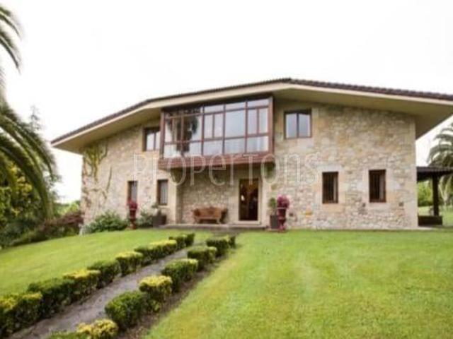 Casa adosada en Venta en Loiu