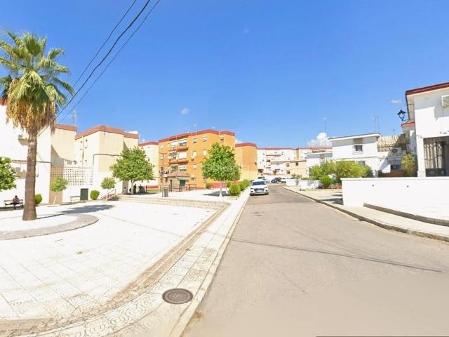 Casa adosada en venta en Lora del Río. Adosado en Lora del Río, Sevilla. Activo inmobiliario SIN POSESIÓN, NO SE PUEDE VISITAR. Casas adosadas Lora del.