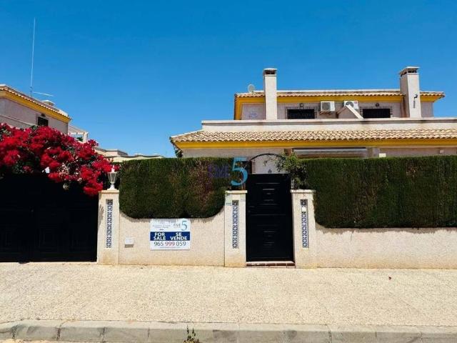 Casa adosada en Venta en Los Almendros